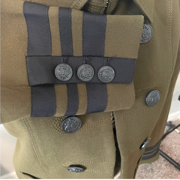 Loft Jacket - Picture 3 of 6